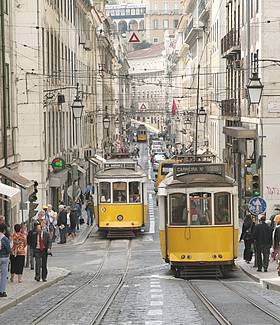 http://www.mundocity.com/europa/lisboa/calle-lisboa.jpg