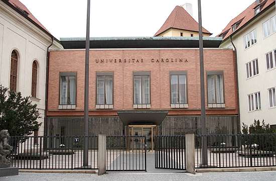 Entrada de la Universidad Carlos